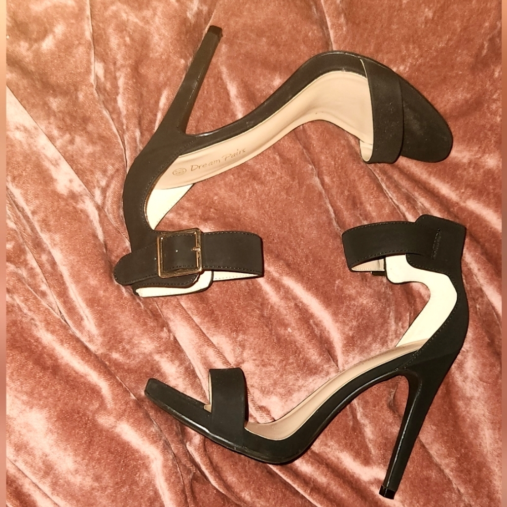 Dream Pairs 8.5 Black Velvet High Heels - Picture 2 of 7